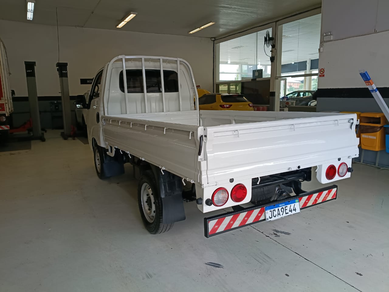 Foto Kia Bongo com Carroceria de Metal 2023